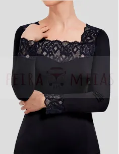 Camisola com decote quadrado e pormenor em renda