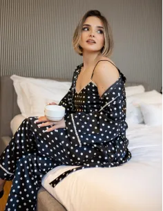 Conjunto em Cetim Pijama + Robe Estampado Bolinhas